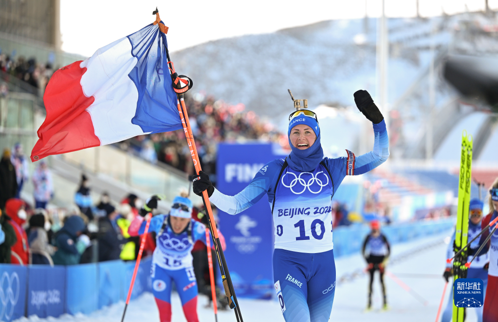 冬季两项女子12.5公里集体出发项目法国选手摘金